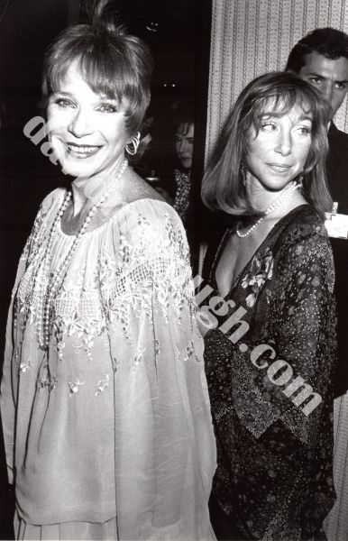 Shirley MacLaine and daughter, Sachi 1985, LA.jpg